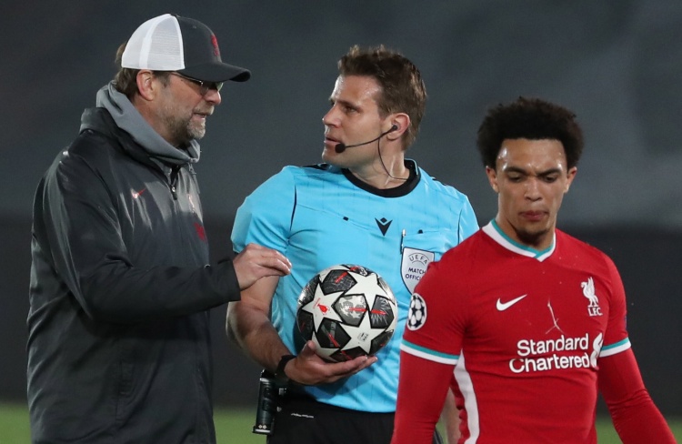 [中超]笑傲新帅对决 新鹏城力克国安